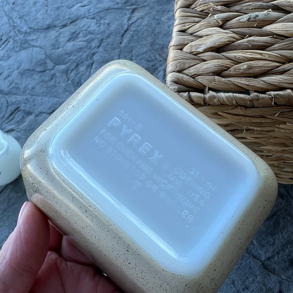 Vintage Pyrex Homestead Tan Speckle Refrigerator 12oz 601-B Bowl - Picture 7 of 8